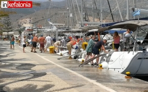 Ισχυροί άνεμοι στο Αργοστόλι - Οι.. σκαφάτοι ενίσχυσαν την προστασία των ιστιοπλοϊκών (VIDEO)