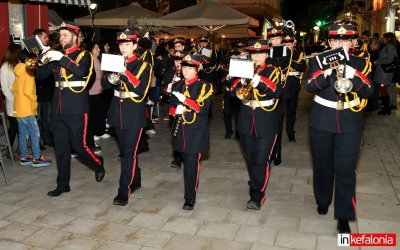 Εορταστική ατμόσφαιρα με κάλαντα και καντάδες στο Λιθόστρωτο (video)