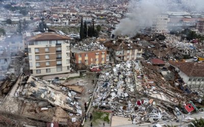 «Θαύμα» στην Τουρκία, μωρό 1 έτους ανασύρθηκε ζωντανό από τα συντρίμμια πενταώροφου κτιρίου στην Τουρκία