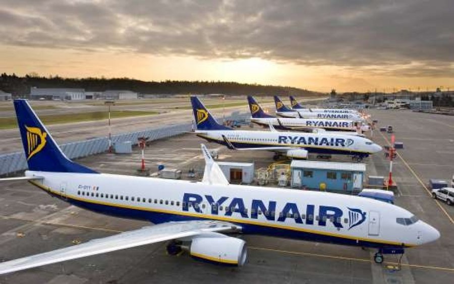 Η Ryanair δεν θα απαιτεί από τους επιβάτες να κάνουν το εμβόλιο