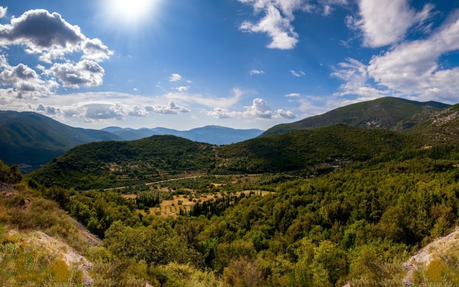 Απαγόρευση κυκλοφορίας οχημάτων και εκδρομέων στον Αίνο και σε περιοχές υψηλής επικινδυνότητας