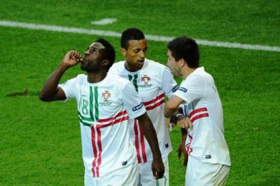 Euro 2012: Γλίτωσε τον… πάτο με Βαρέλα (video)