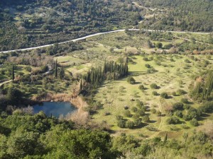 Η λίμνη Άβυθος κοντά στη Σάμη