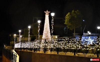 «Ξανά φωτισμένη η πλατεία Βλαχάτων, σε πείσμα μερικών…»