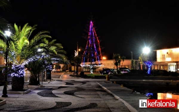 Σε … Χριστουγεννιάτικη ατμόσφαιρα η παραλία του Αργοστολίου (εικόνες)